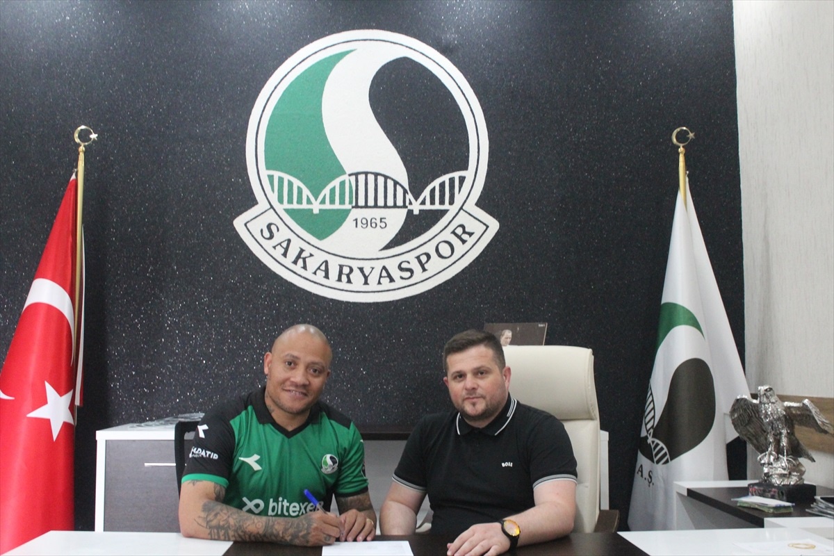 Sakaryaspor, forvet oyuncusu Dino Ndlovu\'yu transfer etti