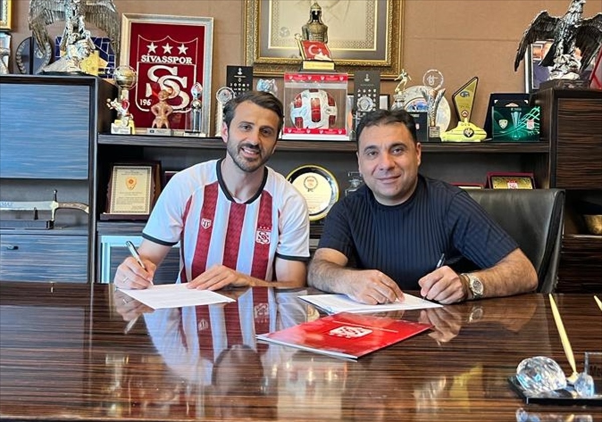 Demir Grup Sivasspor, Caner Osmanpaşa\'nın sözleşmesini 1 yıl uzattı