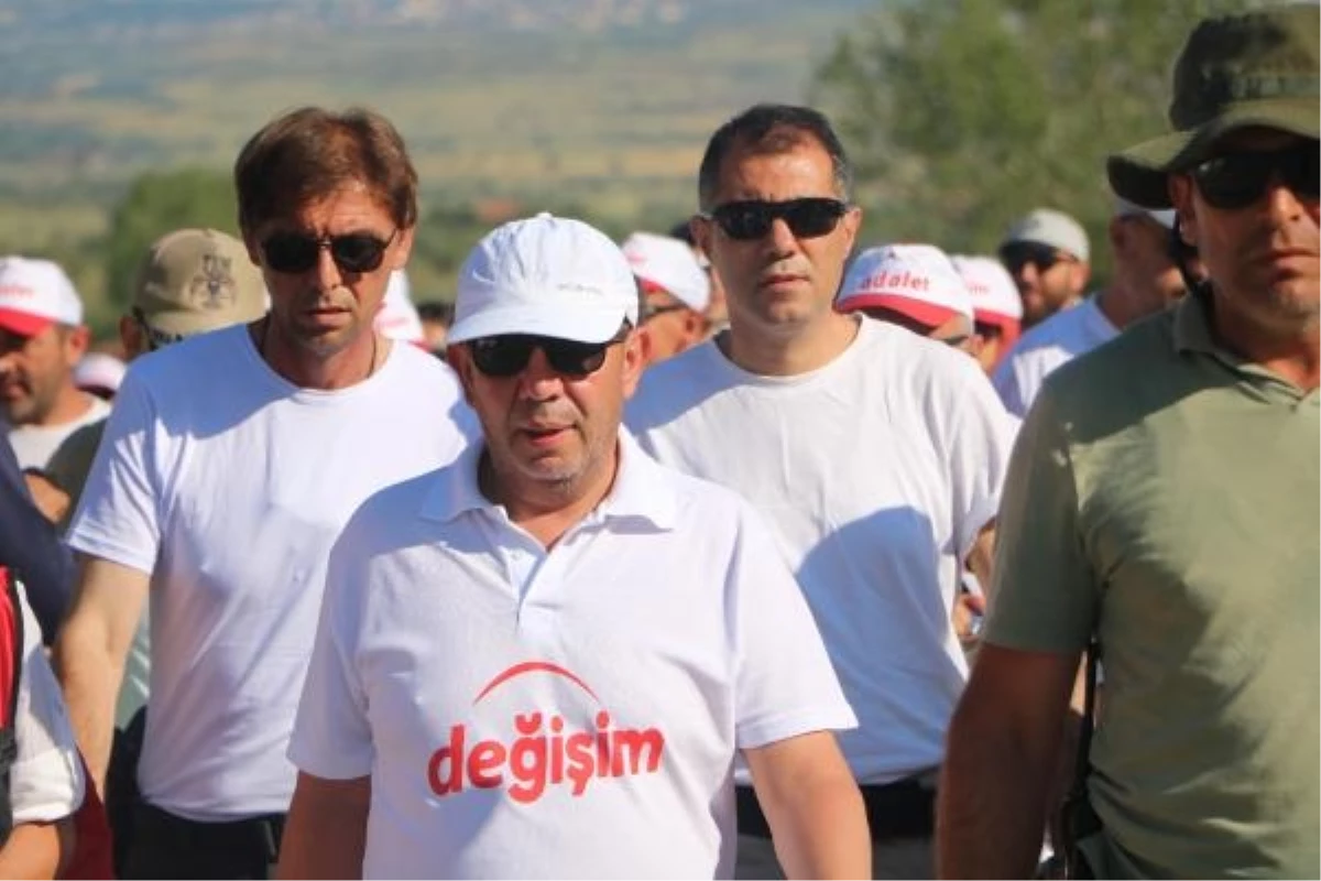 Bolu Belediye Başkanı Tanju Özcan Ankara\'ya yürüyüşe devam ediyor