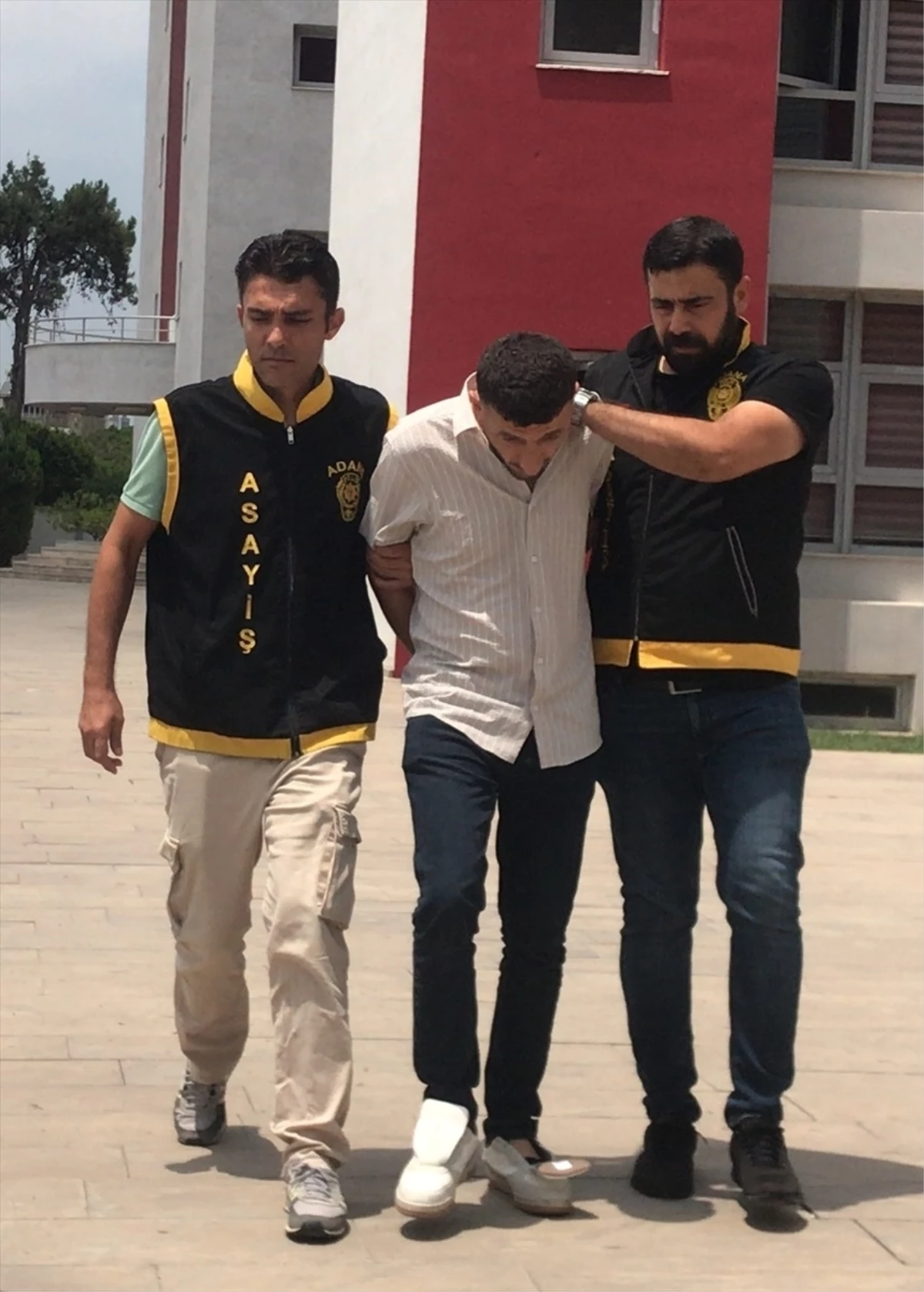 Adana\'da Kafede Tartıştığı Arkadaşını Öldüren Zanlı Tutuklandı