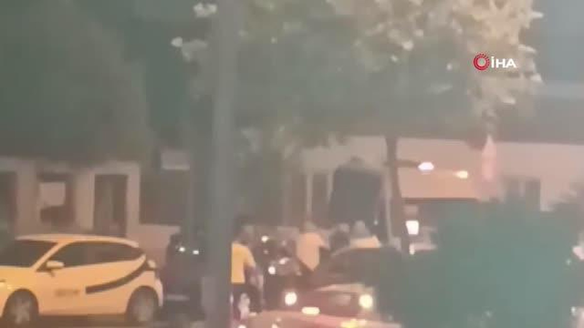 Başakşehir\'de yol kavgasında silahlar patladı: O anlar kamerada