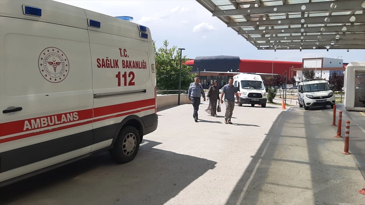 Çorum\'da Köstebek Tabancasının Patlaması Sonucu İki Parmak Kopan Kişi Hastaneye Kaldırıldı