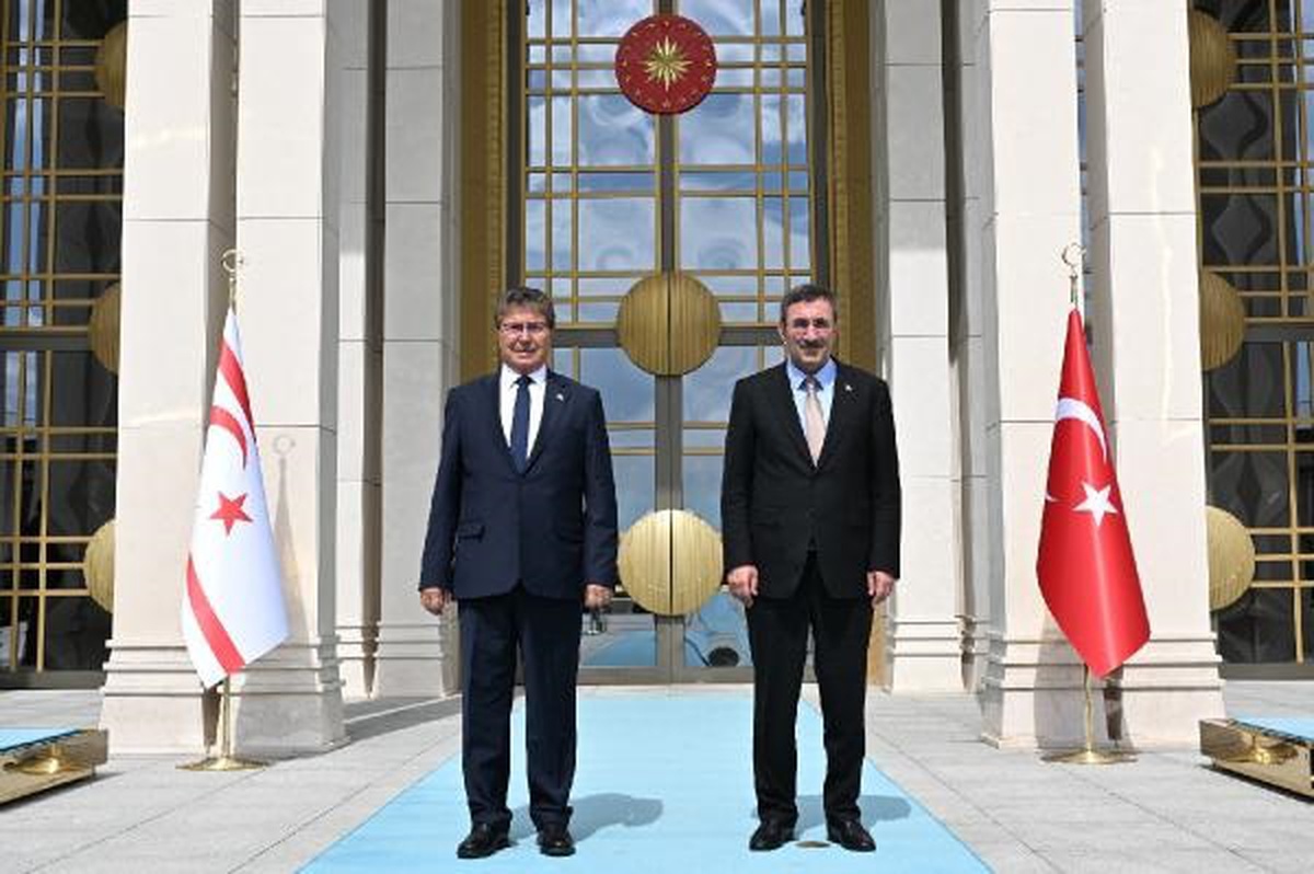 Cevdet Yılmaz, KKTC Başbakanı Ünal Üstel ile Görüştü
