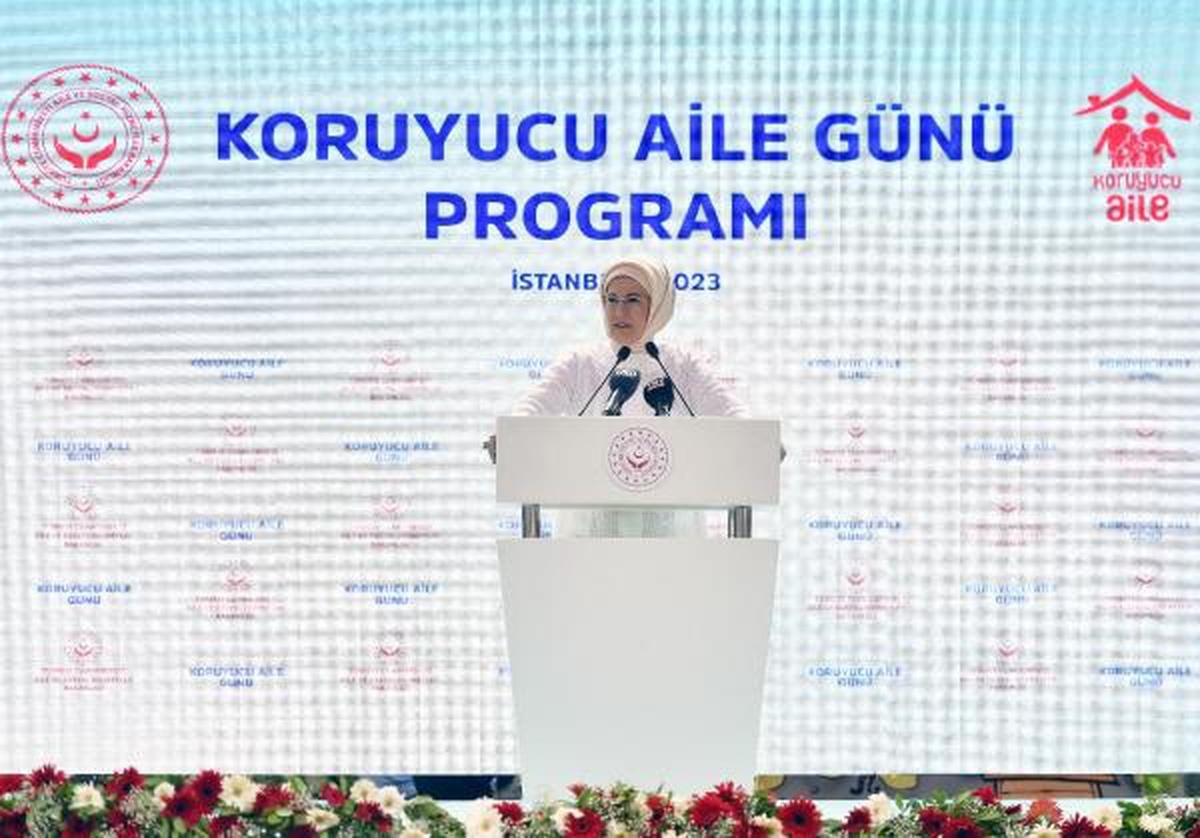 Emine Erdoğan koruyucu ailelerle bir araya geldi