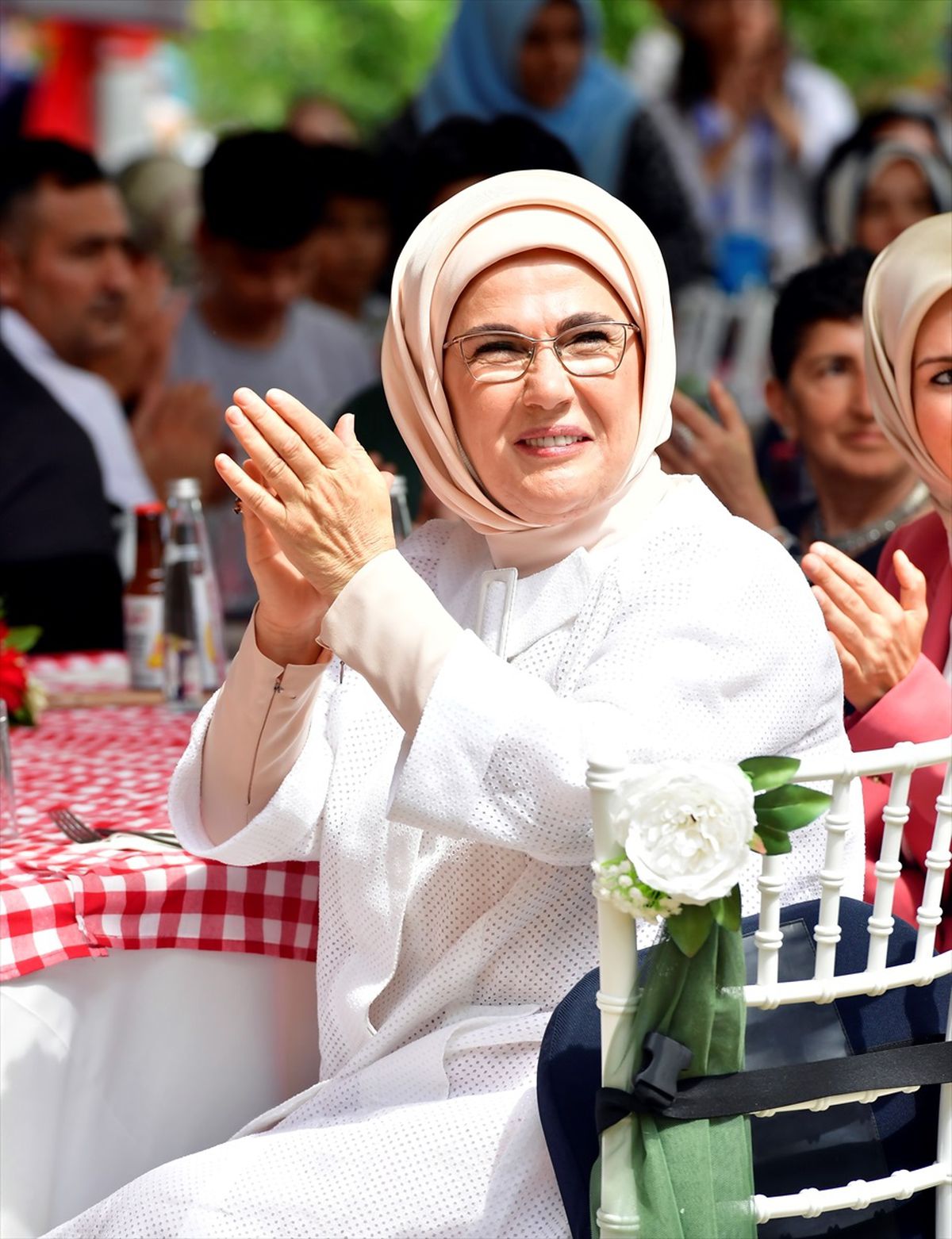 Emine Erdoğan koruyucu ailelerle buluştu Açıklaması