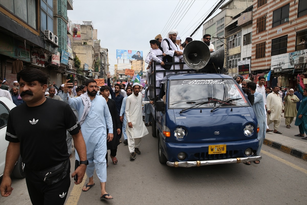 İsveç\'te Kur\'an-ı Kerim Yakılması Pakistan\'da Protesto Edildi