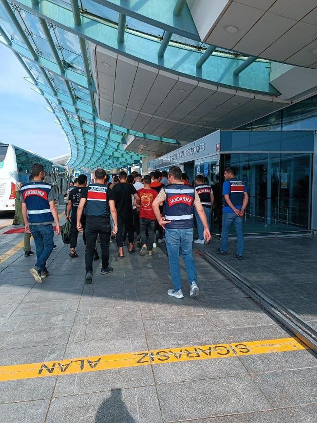 Kocaeli ve çevre illerde 221 kaçak göçmen sınır dışı edildi