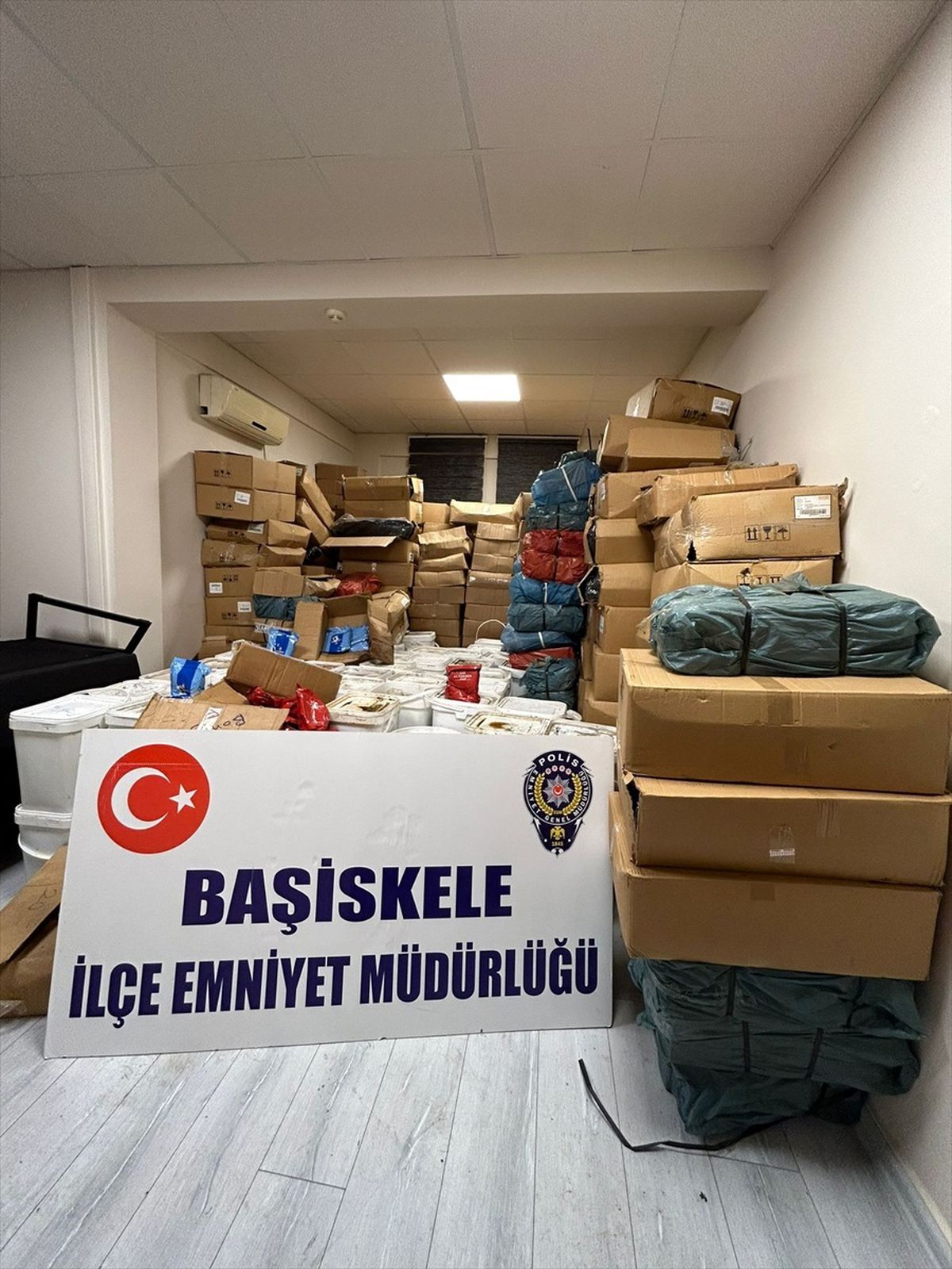 Başiskele\'de 5 Ton Kaçak Nargile Tütünü Ele Geçirildi