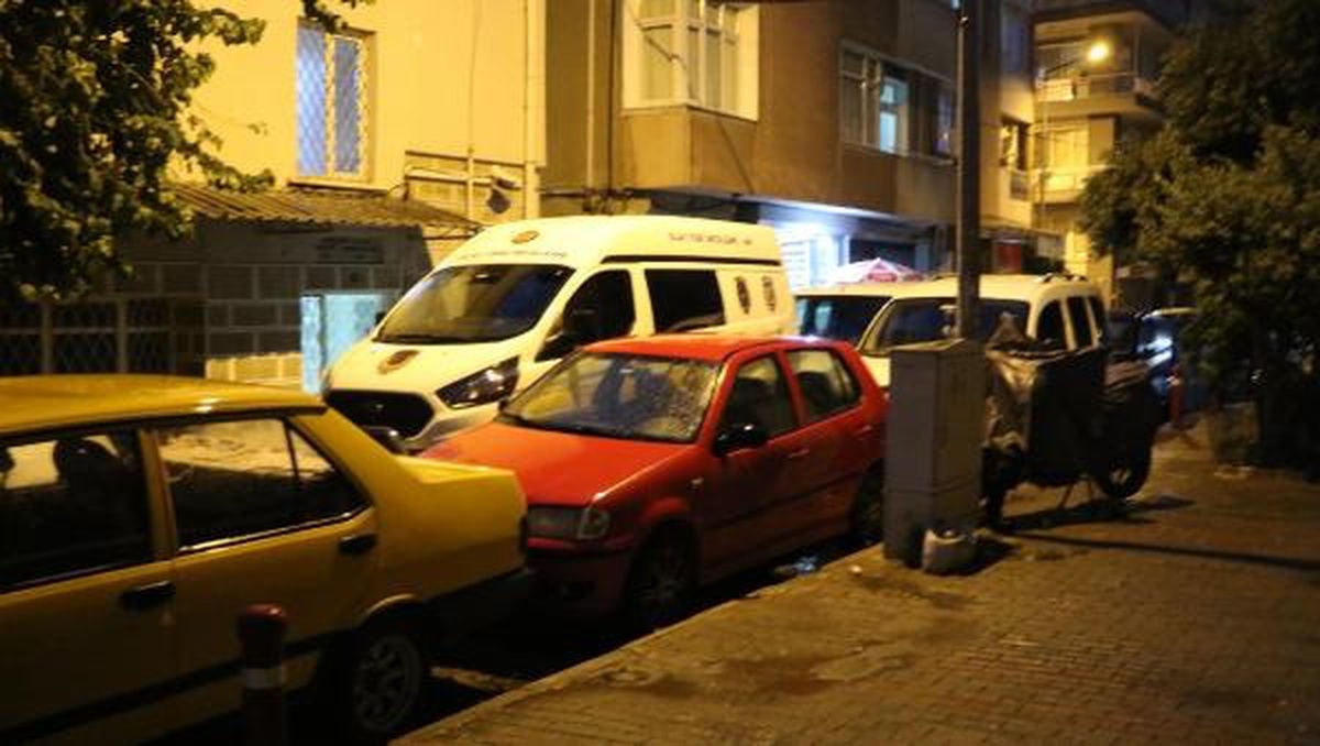 İzmir\'de evlerinden gelen koku üzerine yapılan kontrolde cesetleri bulundu