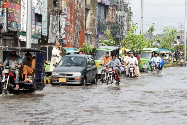 Pakistan'ın Lahor Kentini Şiddetli Muson Yağmurları Vurdu