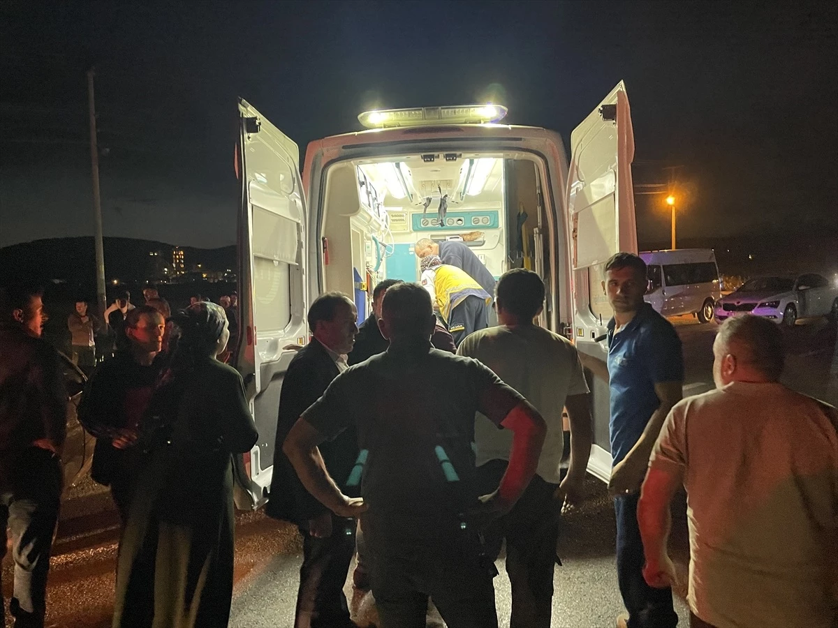 Samsun\'da Otomobil Çarpışması: 6 Kişi Yaralandı