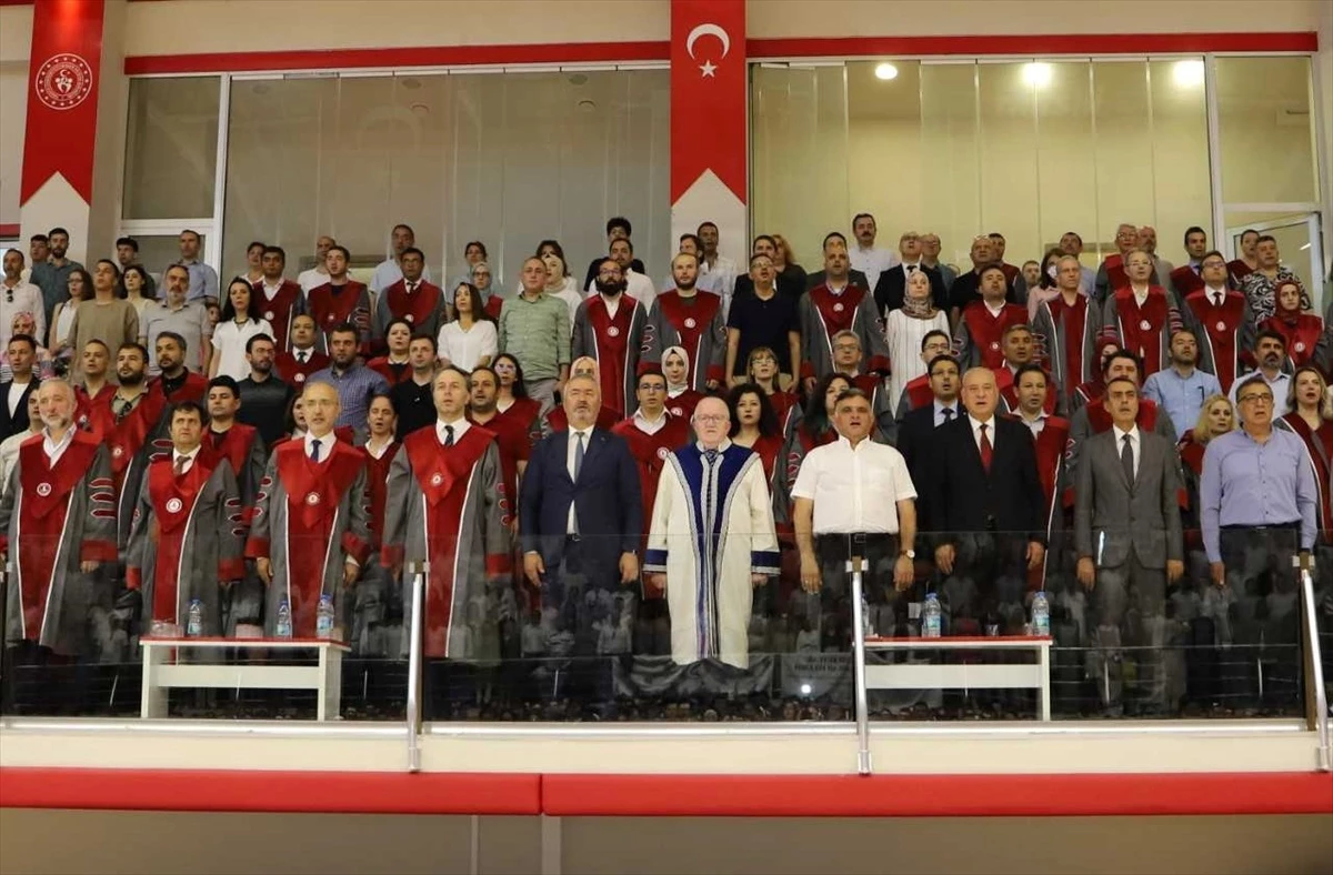 Samsun Üniversitesi\'nde 2022-2023 Mezuniyet Töreni Gerçekleştirildi