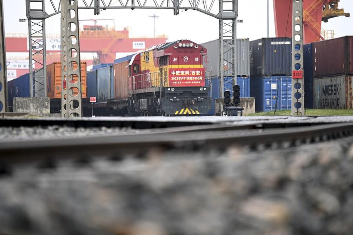 Xi\'an\'dan Kalkan Çin-Avrupa Yük Treni Seferleri Yılın İlk Yarısında Yüzde 46,2 Arttı