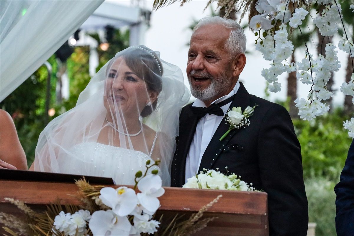Adana\'da Süleyman ile Sevim Onatça çifti, evliliklerinin 50\'nci yılında nikah tazeledi