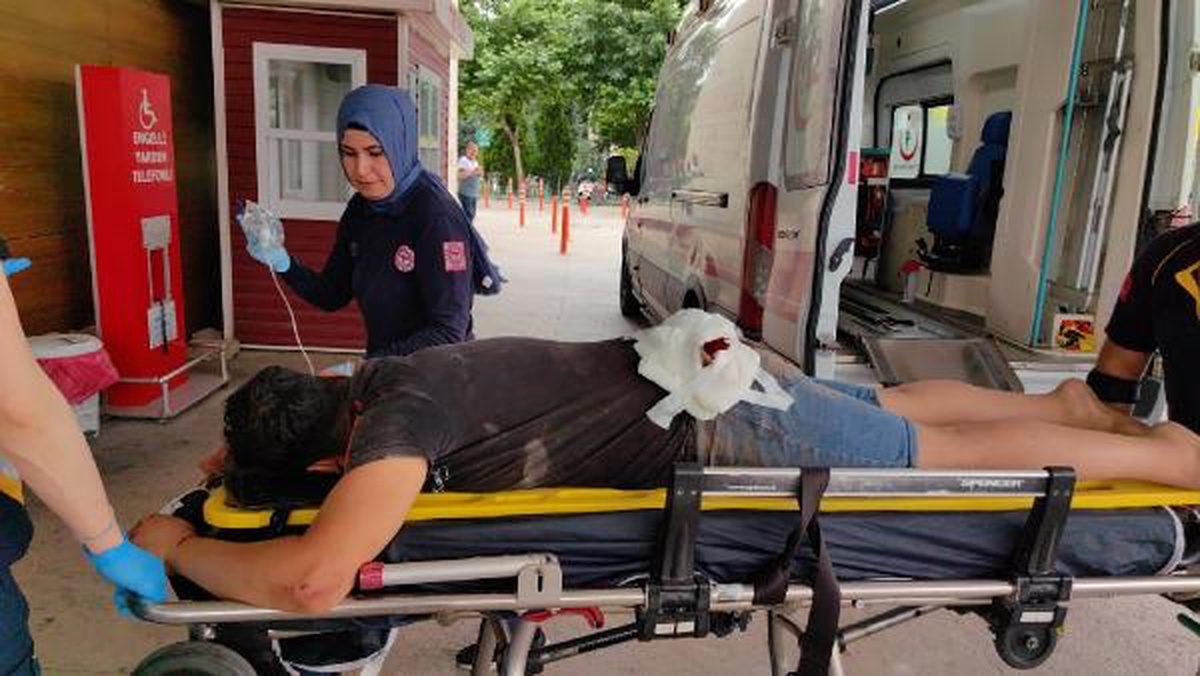 İnegöl\'de Mobilya Atölyesinde İş Kazası: Ahşap Parçası İşçinin Kalçasına Saplandı