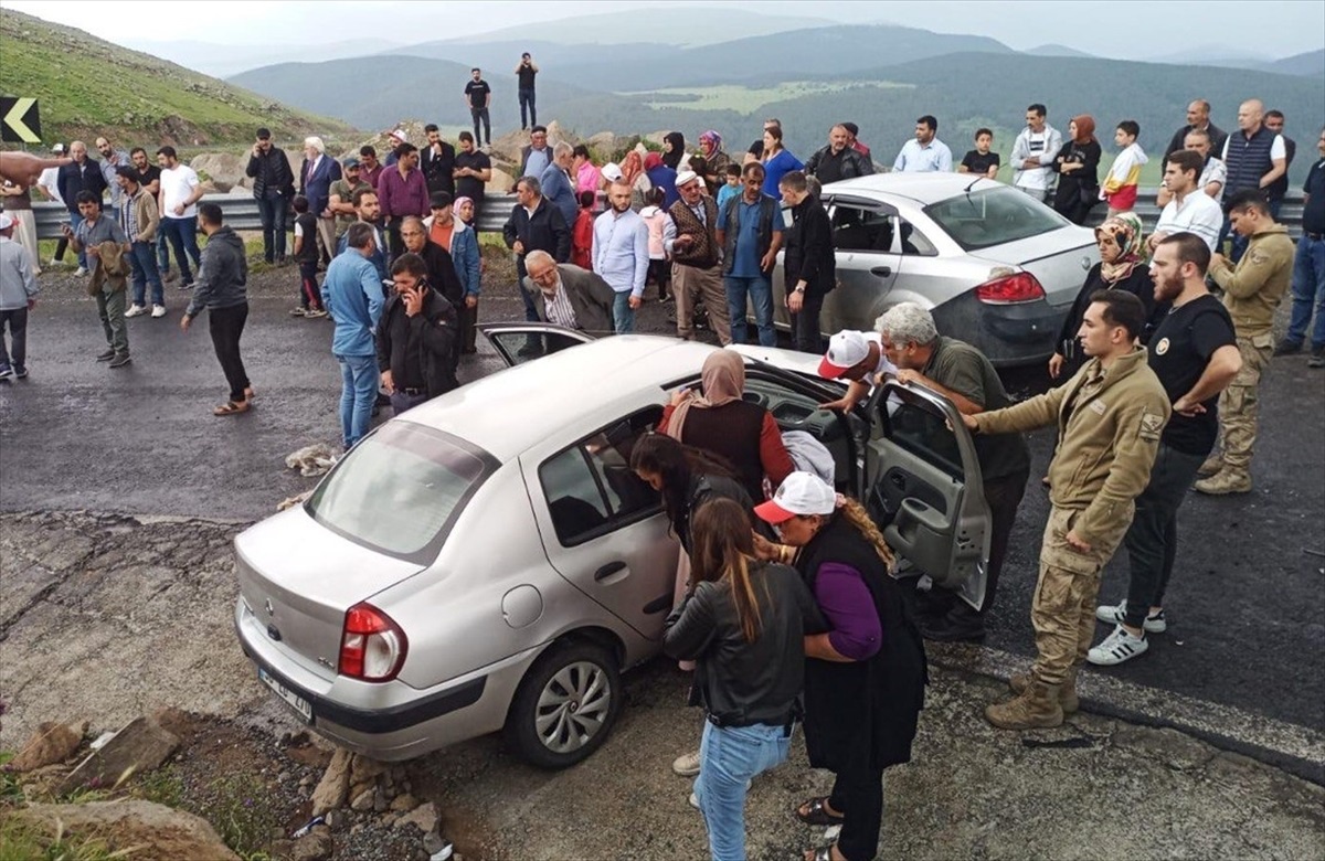 Ardahan\'da trafik kazasında 12 kişi yaralandı