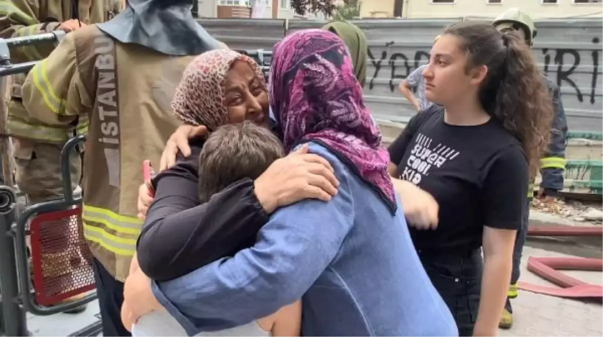 Avcılar'da Yangında Mahsur Kalan 7 Kişi İtfaiye Tarafından Kurtarıldı