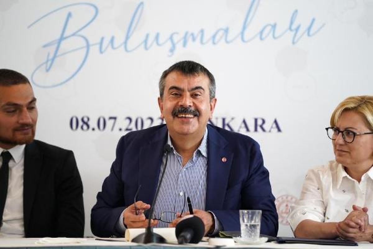 Milli Eğitim Bakanı Yusuf Tekin, Uzaktan Eğitime Karşı