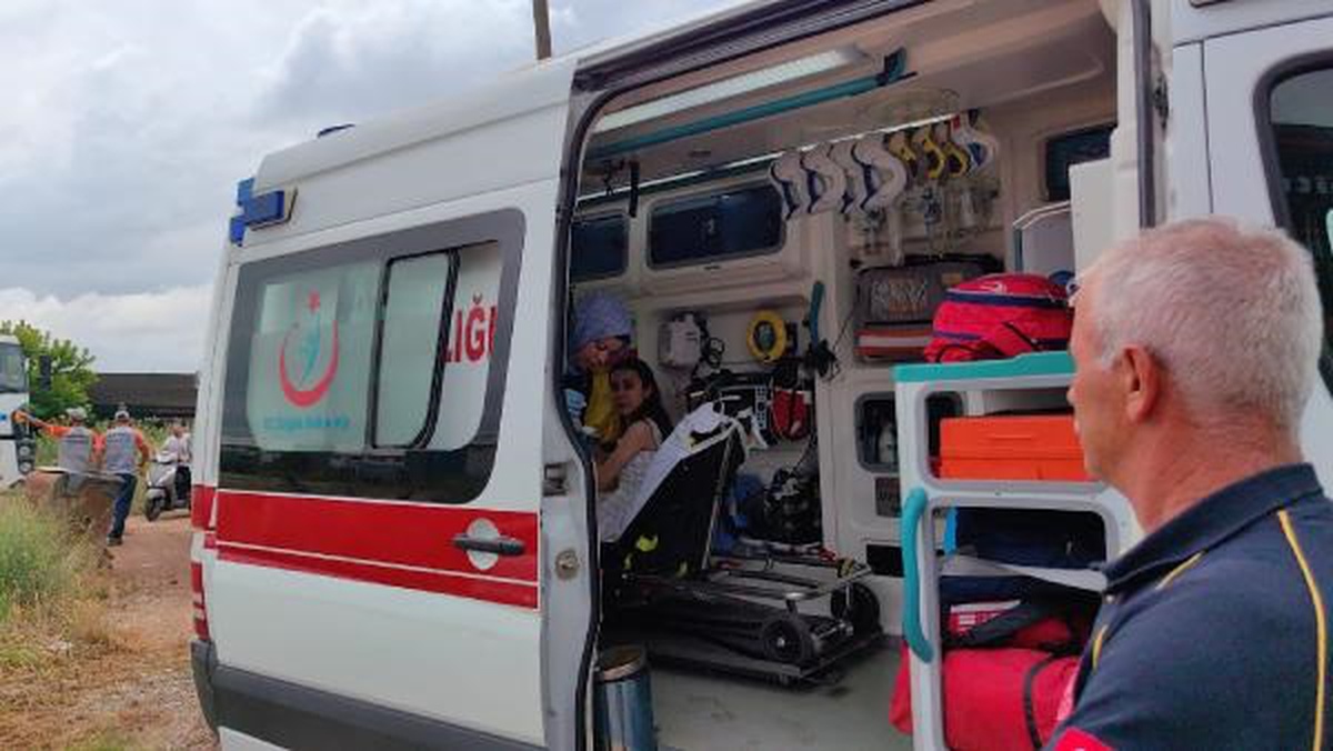 İnegöl\'de TIR ve 2 otomobilin karıştığı kazada 2 kişi yaralandı