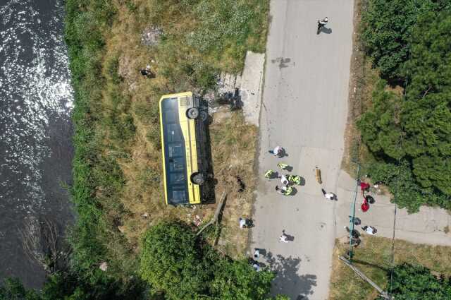 Bursa'da halk otobüsü kaza yaptı, 10 kişi yaralandı Bursa'da halk otobüsü kaza yaptı, 10 kişi yaralandı
