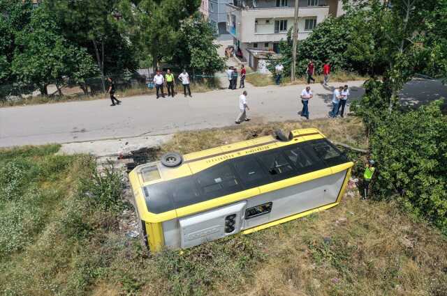 Bursa'da halk otobüsü kaza yaptı, 10 kişi yaralandı Bursa'da halk otobüsü kaza yaptı, 10 kişi yaralandı