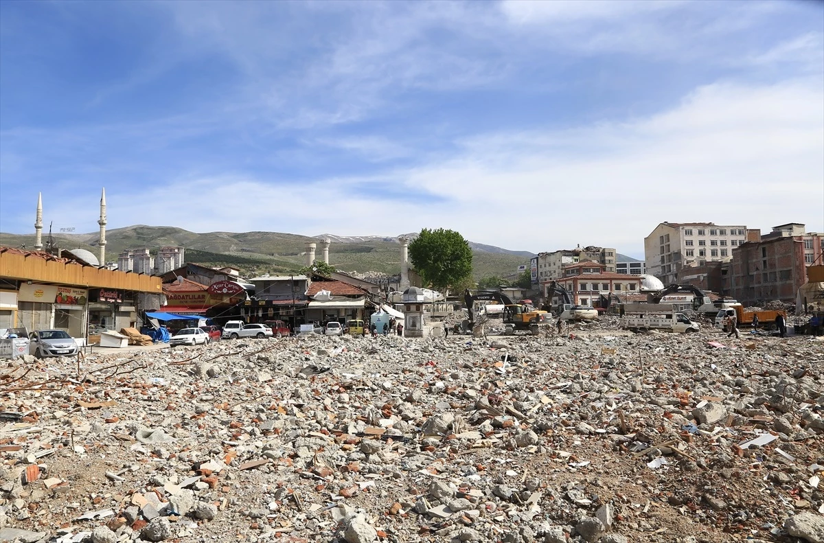 Malatya\'da deprem sonrası iş yerleri yeniden inşa ediliyor