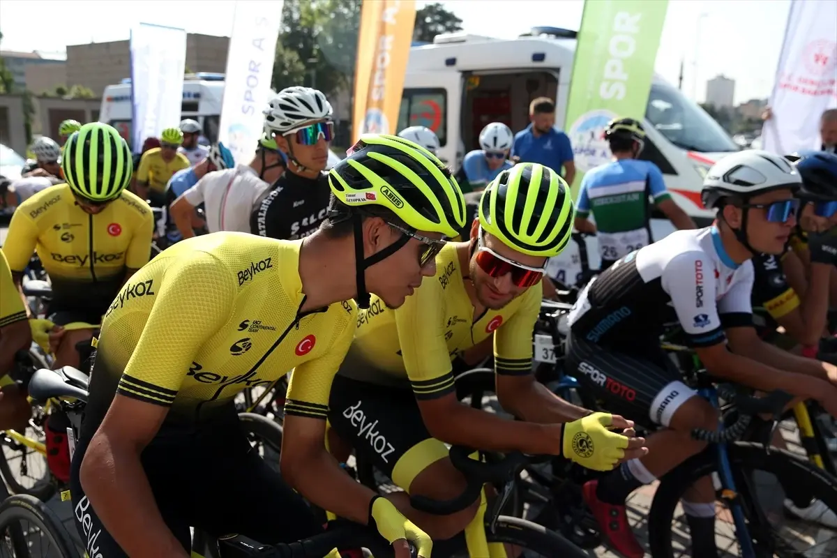 Kayseri'de Erciyes Uluslararası Yol ve Dağ Bisikleti Yarışları Başladı