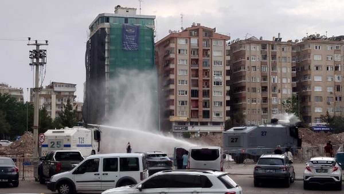 Diyarbakır\'da deprem sonrası inceleme heyeti toz engeliyle karşılaştı