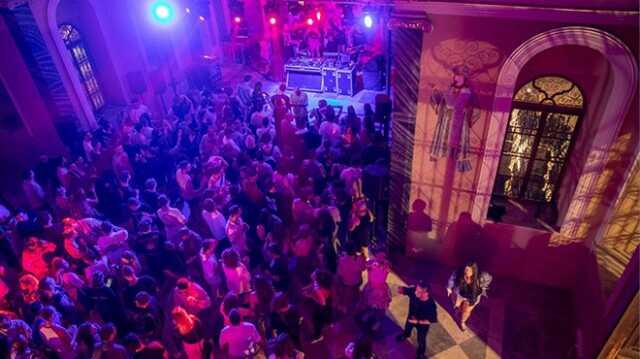 İzmir Büyükşehir Belediyesi Aziz Vukolos Kilisesi'ndeki Organizasyon İçin Özür Diledi İzmir Büyükşehir Belediyesi Aziz Vukolos Kilisesi'ndeki Organizasyon İçin Özür Diledi