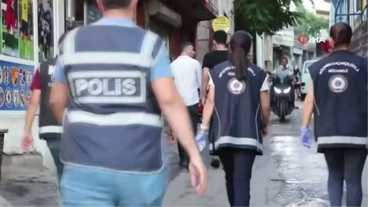 İzmir\'de düzensiz göçmen operasyonu: Yaklaşık 200 düzensiz göçmen yakalandı