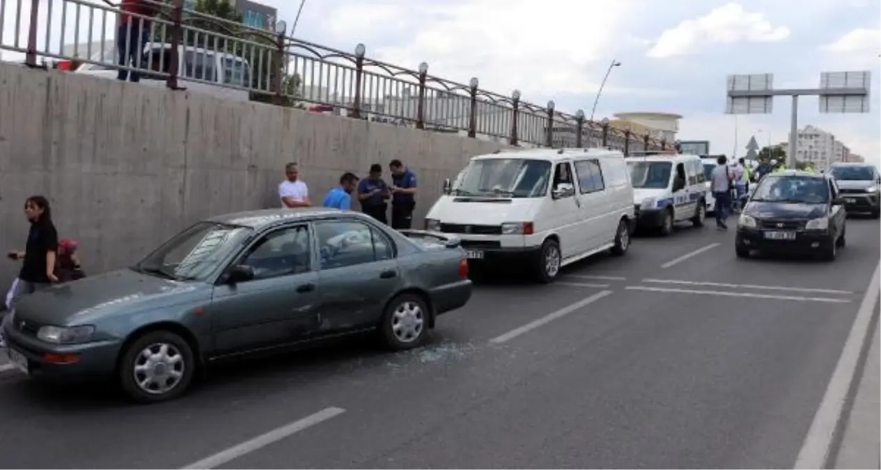 KAYSERİ\'de Zincirleme Kaza Sonrası Çıkan Kavgada 1 Kişi Yaralandı