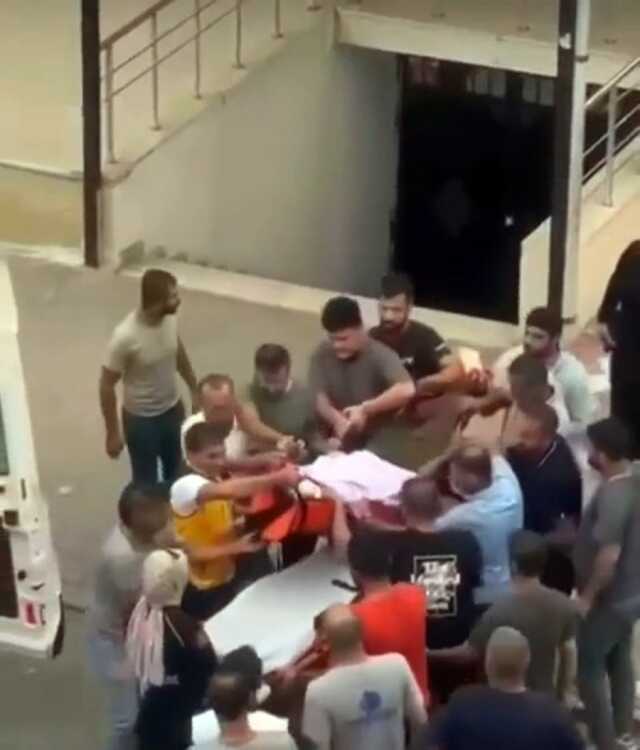 Kıskançlık nedeniyle çıkan tartışma kanlı bitti: Cani koca eşine kurşun yağdırdı Kıskançlık nedeniyle çıkan tartışma kanlı bitti: Cani koca eşine kurşun yağdırdı
