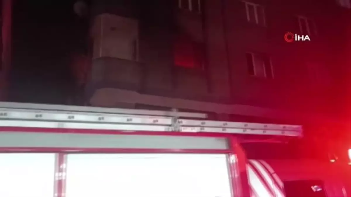 Küçükçekmece'de 6 katlı binada çıkan yangın paniğe neden oldu