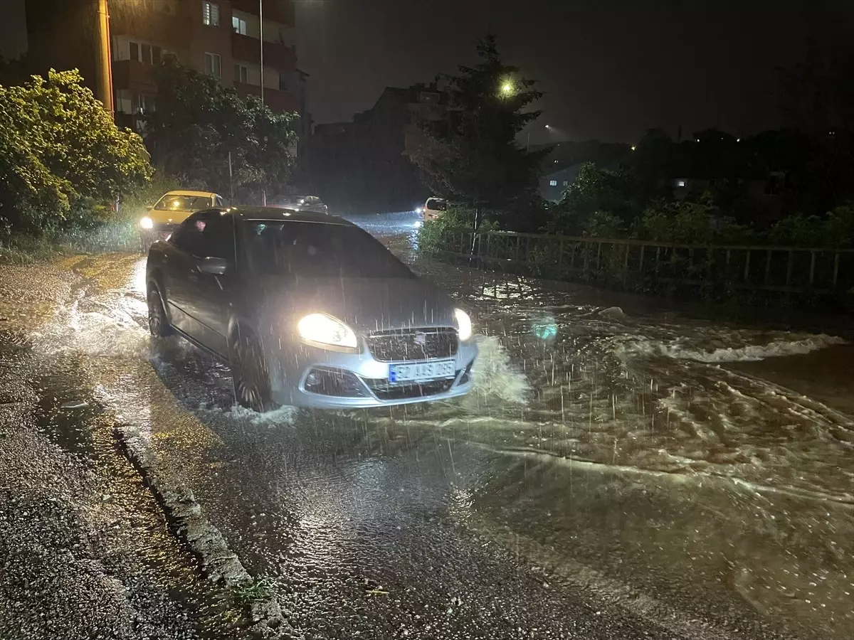 Ordu\'da Sağanak Nedeniyle Yollar Trafiğe Kapatıldı