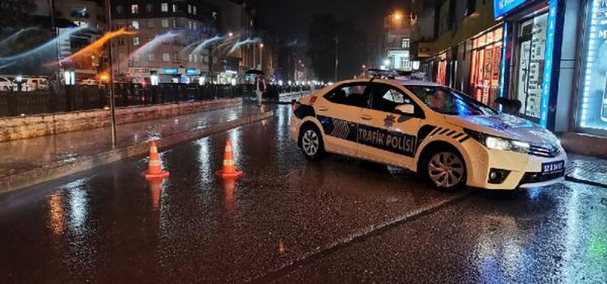 Ordu\'da sağanak yağış nedeniyle köprüler trafiğe kapatıldı