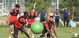 Sivasspor Teknik Direktörü Servet Çetin: Yoğun Çalışıyoruz