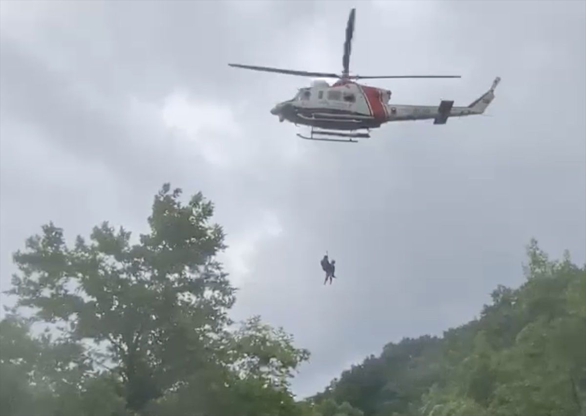 Şile\'de sağanak nedeniyle selde mahsur kalan 2 kişi helikopterle kurtarıldı