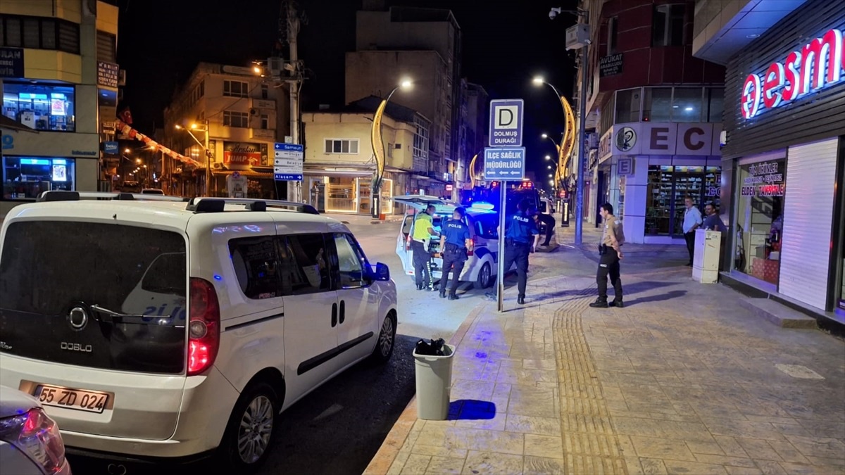 Samsun Bafra\'da gece trafik uygulaması: 42 araç sürücüsü sorgulandı