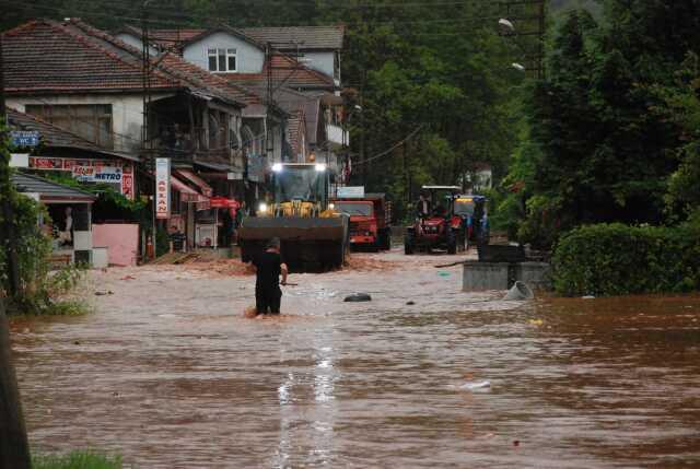 Bartın Irmağı Taştı, Ev ve İş Yerleri Boşaltılıyor