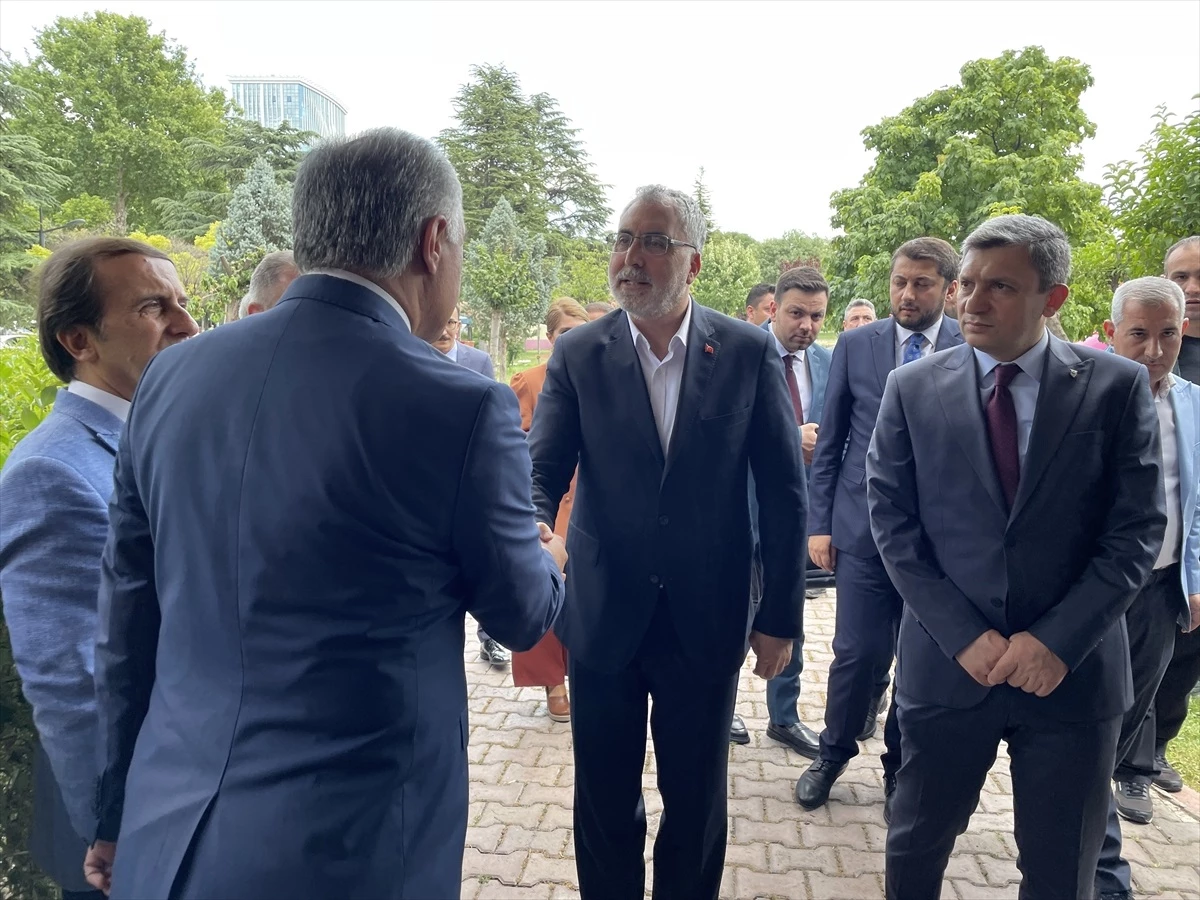 Çalışma ve Sosyal Güvenlik Bakanı Vedat Işıkhan, Malatya\'da ziyaretlerde bulundu