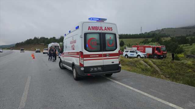 Düğün dönüşü korkunç kaza! Akraba olduğu öğrenilen 4 kişi öldü, 10 kişi yaralandı Düğün dönüşü korkunç kaza! Akraba olduğu öğrenilen 4 kişi öldü, 10 kişi yaralandı