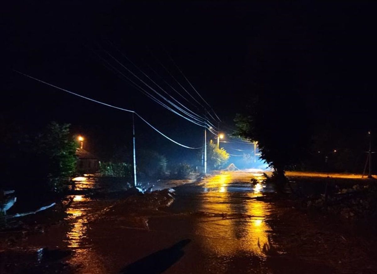 Düzce\'de Sağanak Yağış Sonucu Taşkınlar ve Ev Tahliyesi