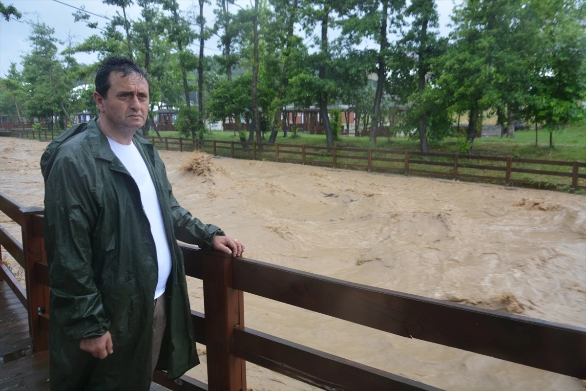 Düzce ve Zonguldak\'ta Kuvvetli Yağış Sonucu Su Taşkınları