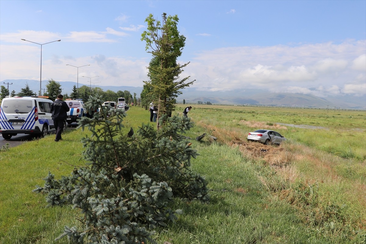 Erzurum\'da Sağanak Nedeniyle Meydana Gelen Trafik Kazasında 4 Kişi Yaralandı