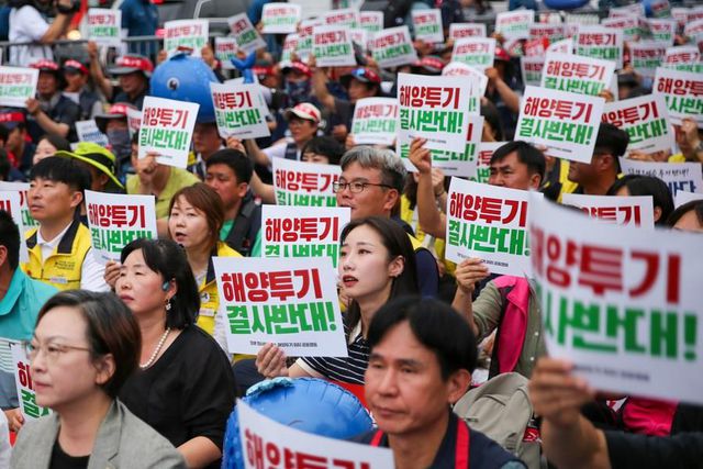 Güney Koreliler, Japonya'nın Nükleer Atık Su Planına İlişkin Uaea Raporunu Protesto Etti