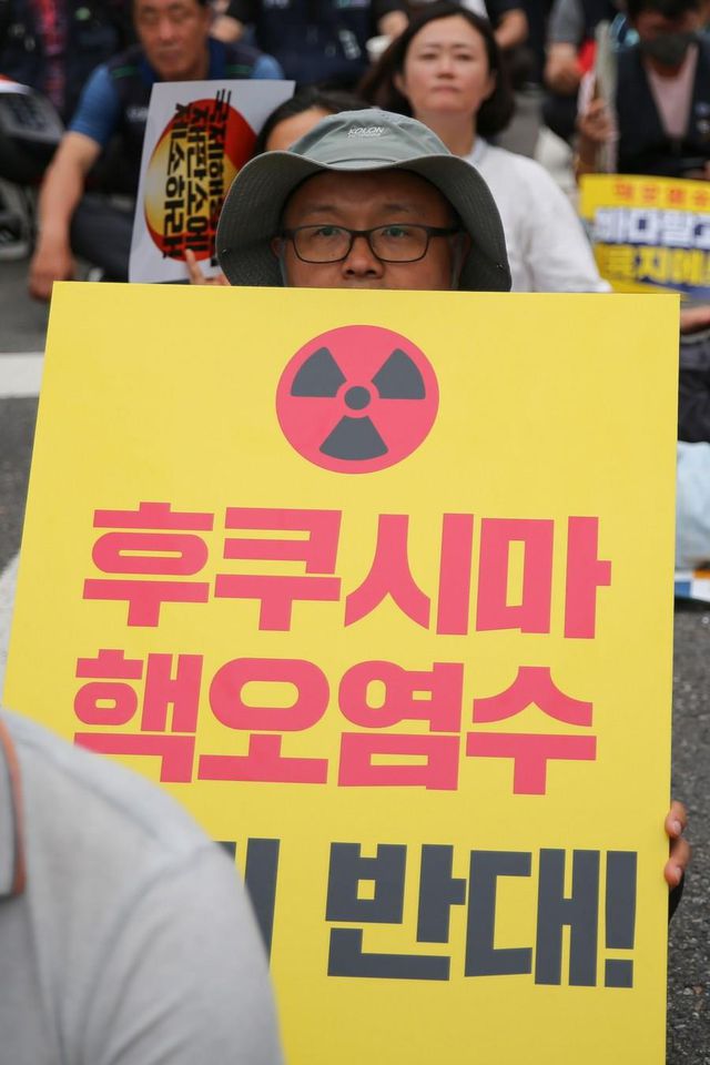 Güney Koreliler, Japonya'nın Nükleer Atık Su Planına İlişkin Uaea Raporunu Protesto Etti