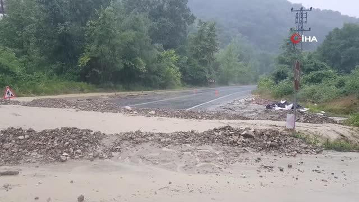Karabük-Zonguldak yolunda heyelan