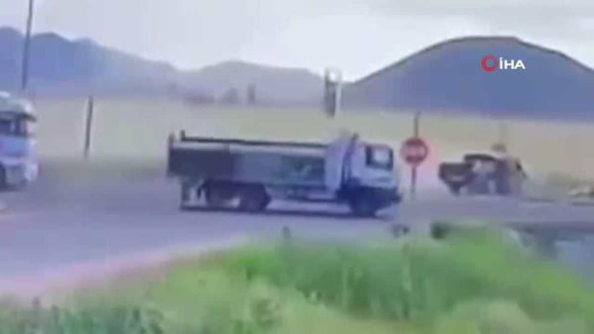 Kayseri\'de 21 kişinin yaralandığı feci kaza kamerada