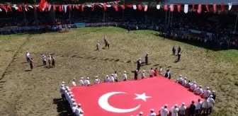 Edirne'de Kırkpınar Yağlı Güreşleri'nde Türk Bayrağı Korteji Gerçekleştirildi