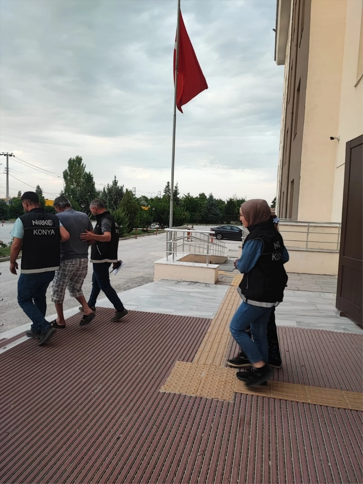 Konya\'da Uyuşturucu Operasyonunda 3 Şüpheli Tutuklandı